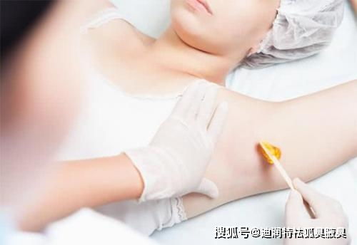 為什么夏天狐臭味會(huì)很明顯 夏天狐臭怎么辦